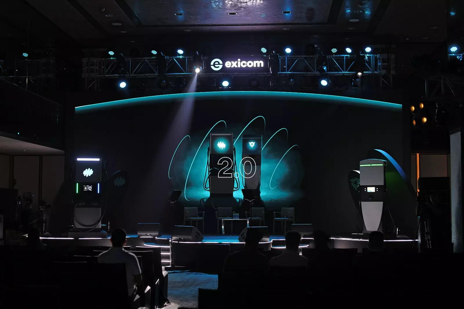 <p>The charger includes features such as dynamic load sharing between plugs and management of reactive losses, which the company states will help lower energy costs.</p>