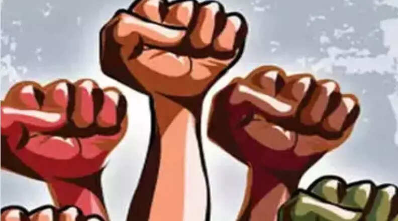 <p>In this sit-in, organised on the call of the Rajasthan University Pensioners Association (RUPA), the members raised the issue of pensions not being given to employees of Jai Narain Vyas University, Jodhpur. </p>