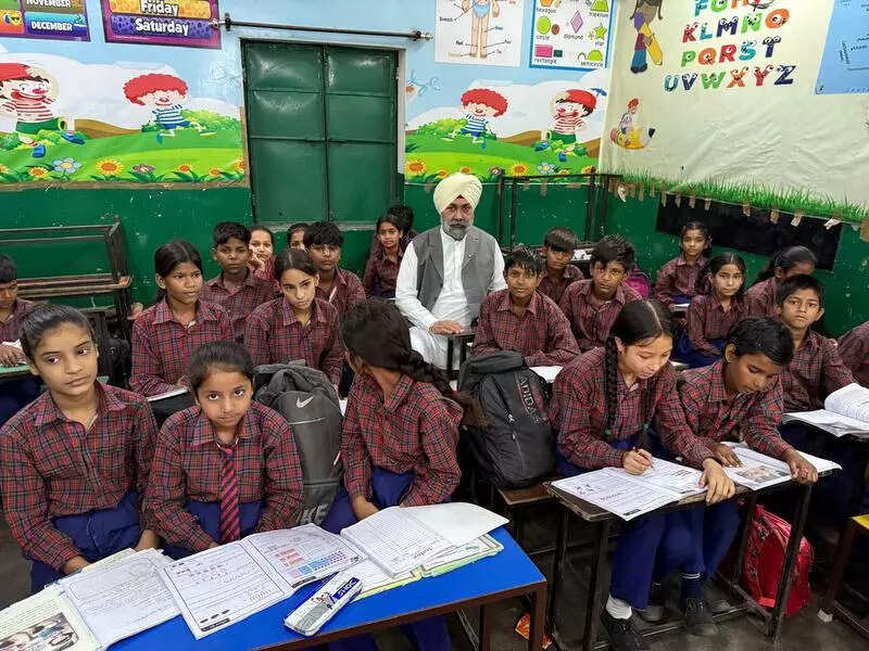 <p>Crammed into a small three-marla plot with just four rooms, the school serves nearly 300 students and eight teachers. Often, two classes are held in the same room, leaving barely enough space for the children to breathe, let alone learn. The school lacks a playground, an outdoor seating area, and even a single swing for the primary students.</p>