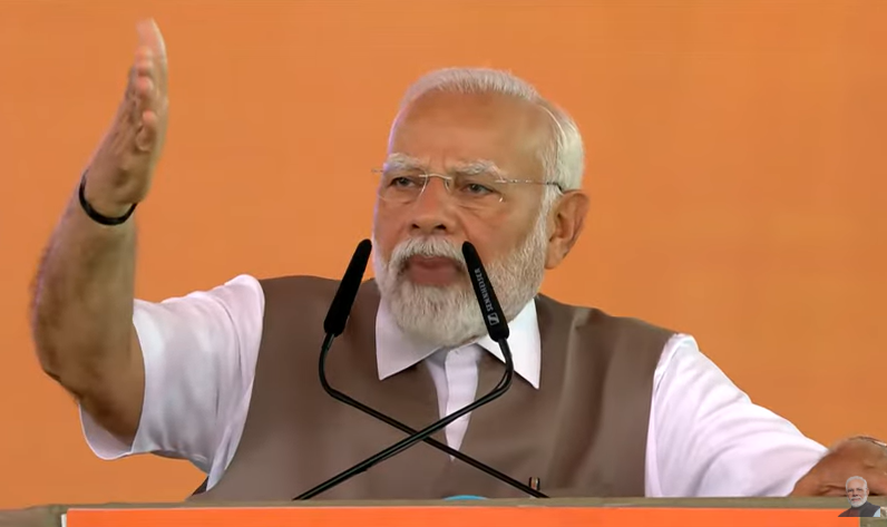 <p>Prime Minister Narendra Modi addresses the gathering during the launch of massive development package worth around ₹47,600 crore in Kanpur, Uttar Pradesh, on Friday</p>