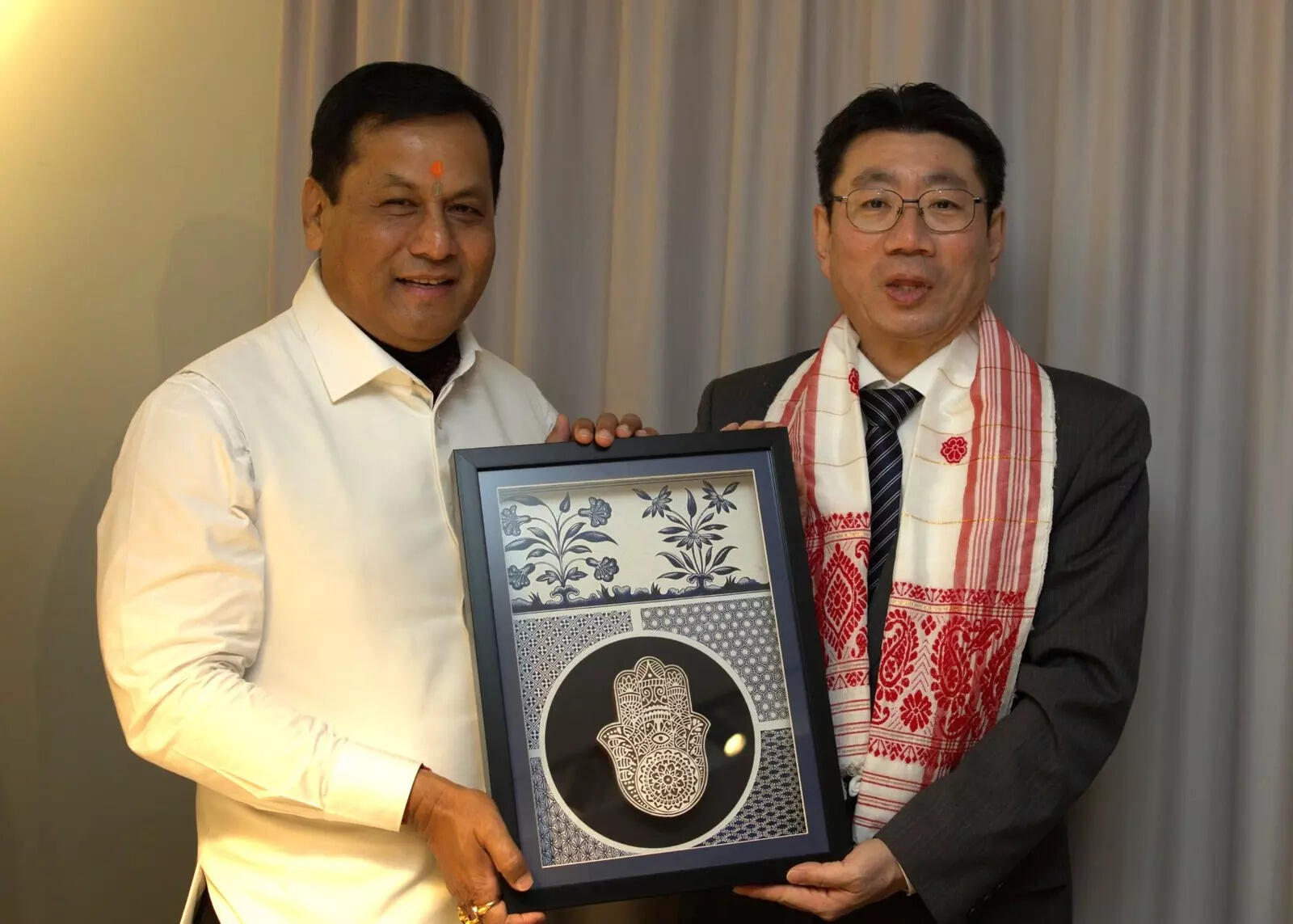 <p>Union Minister for Ports, Shipping and Waterways Sarbananda Sonowal and Japan’s Vice Minister Terada Yoshimichi during the meeting in Oslo</p>