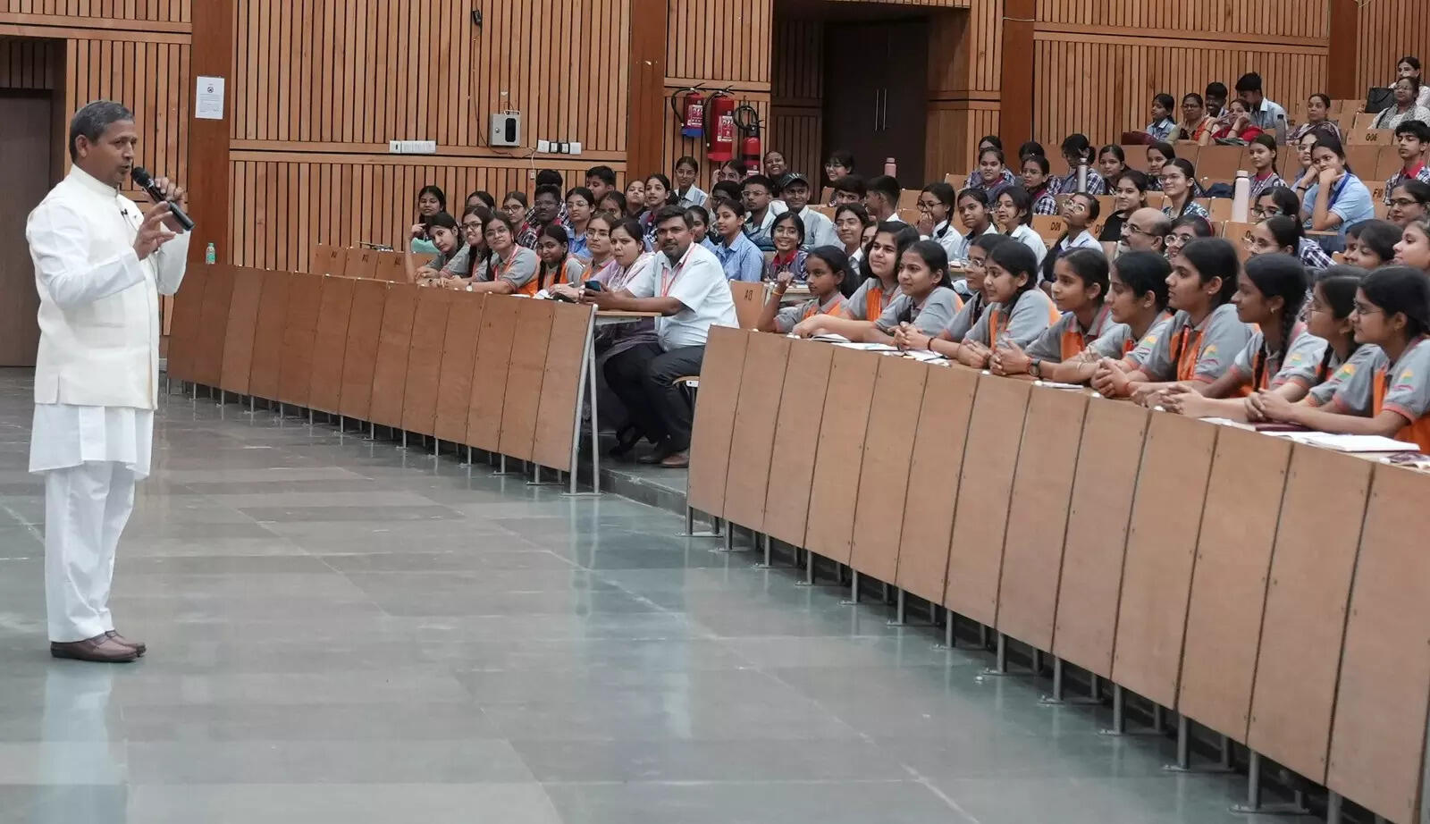 IIT Delhi Marks World Environment Day 2025 with Focus on Plastic Pollution and Sustainability – ET Government