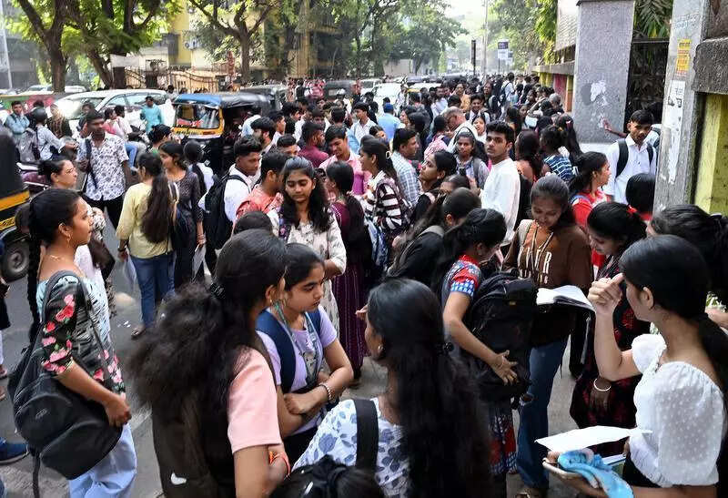 <p>Without this recognition, these colleges will not be able to admit students in the academic session 2025-26. According to the council, these colleges failed to submit their performance appraisal reports (PAR), which indicate the regulation and proper maintenance of norms and standards set by them.</p>