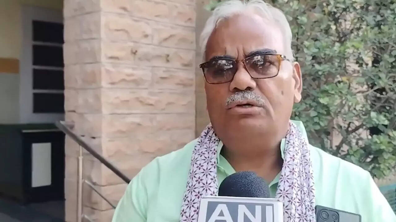 <p>Rajasthan Education Minister Madan Dilawar </p>