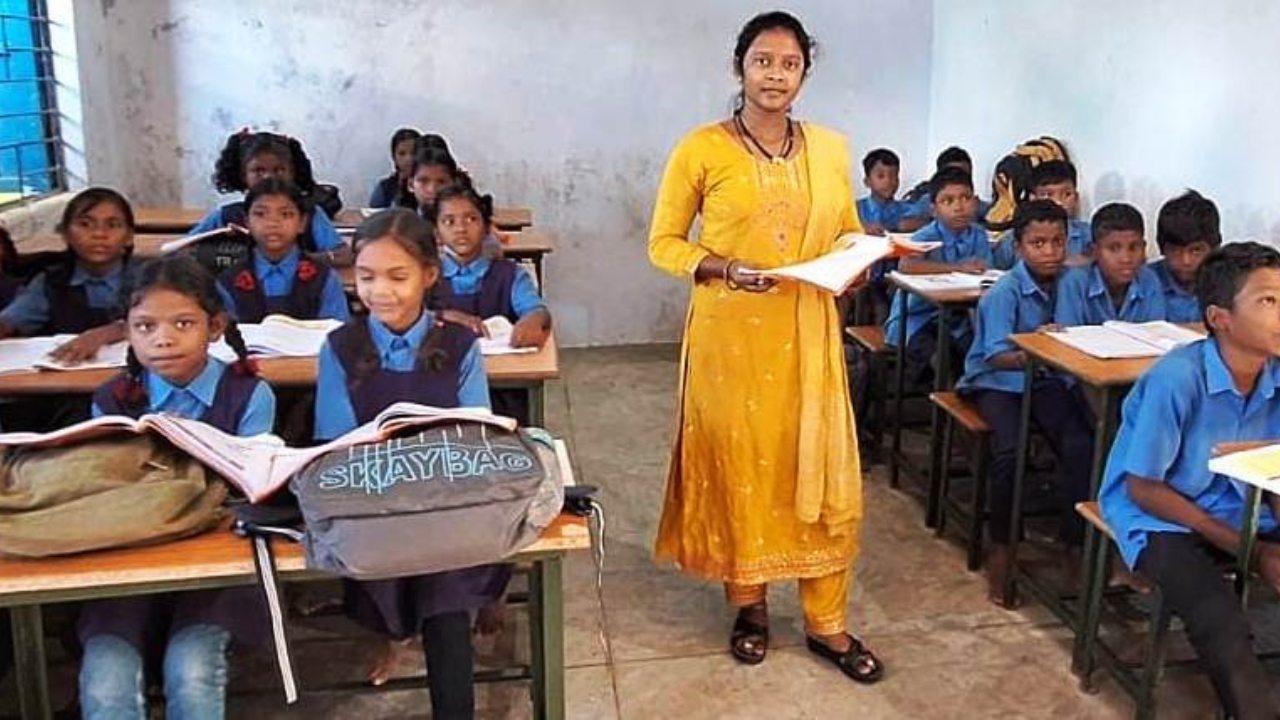 <p>In forested and inaccessible parts of the Manendragarh-Chirmiri-Bharatpur district, villages like Badgaon Khurd, Dhab, Khokhnia, and Devshil are witnessing a positive transformation.</p>