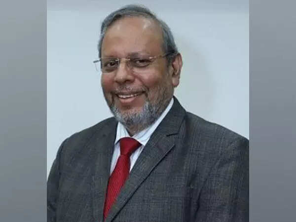 <p>The Vice Chancellor said that these eminent economists will make an important contribution in the formulation of the country's economic policies. He said that the four members of the DU DSE family have vast and diverse knowledge of the Indian economy.<br></p>