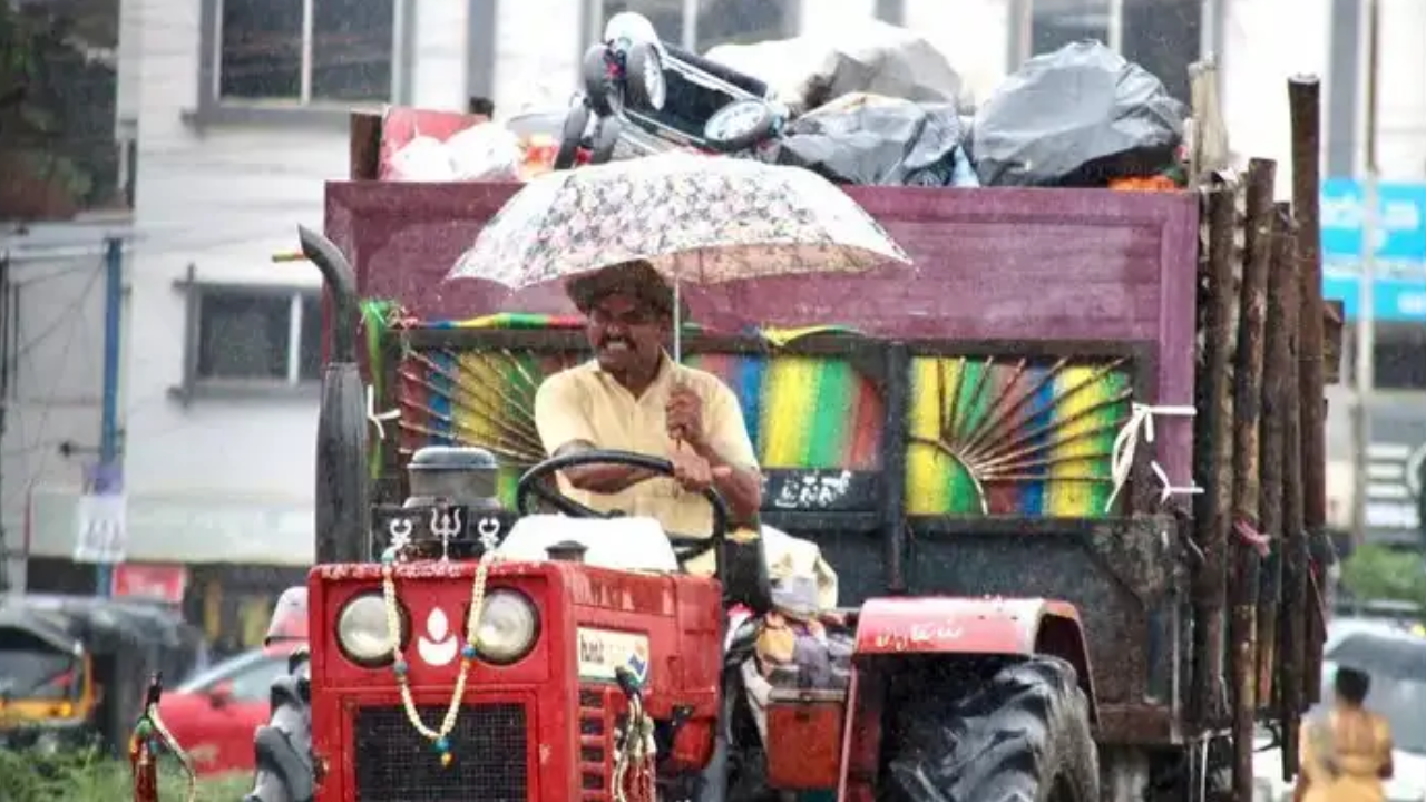 <p>The IMD issued red alerts in two districts -- Kannur and Kasaragod -- for June 14, five districts on June 15 and three districts on June 16.</p>