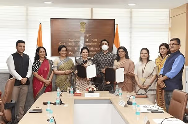 <p>The curriculum has been co-developed by Shell, Edunet Foundation, and DGT to ensure alignment with industry standards.</p>