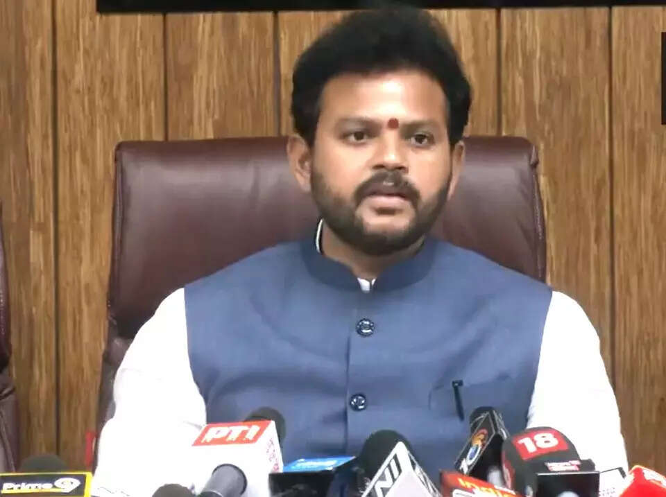 <p>Union Civil Aviation Minister Ram Mohan Naidu Kinjarapu, addressing a press conference on Saturday, confirmed that eight Boeing 787s have already undergone urgent inspections, with the remaining aircraft scheduled for immediate review.</p>
