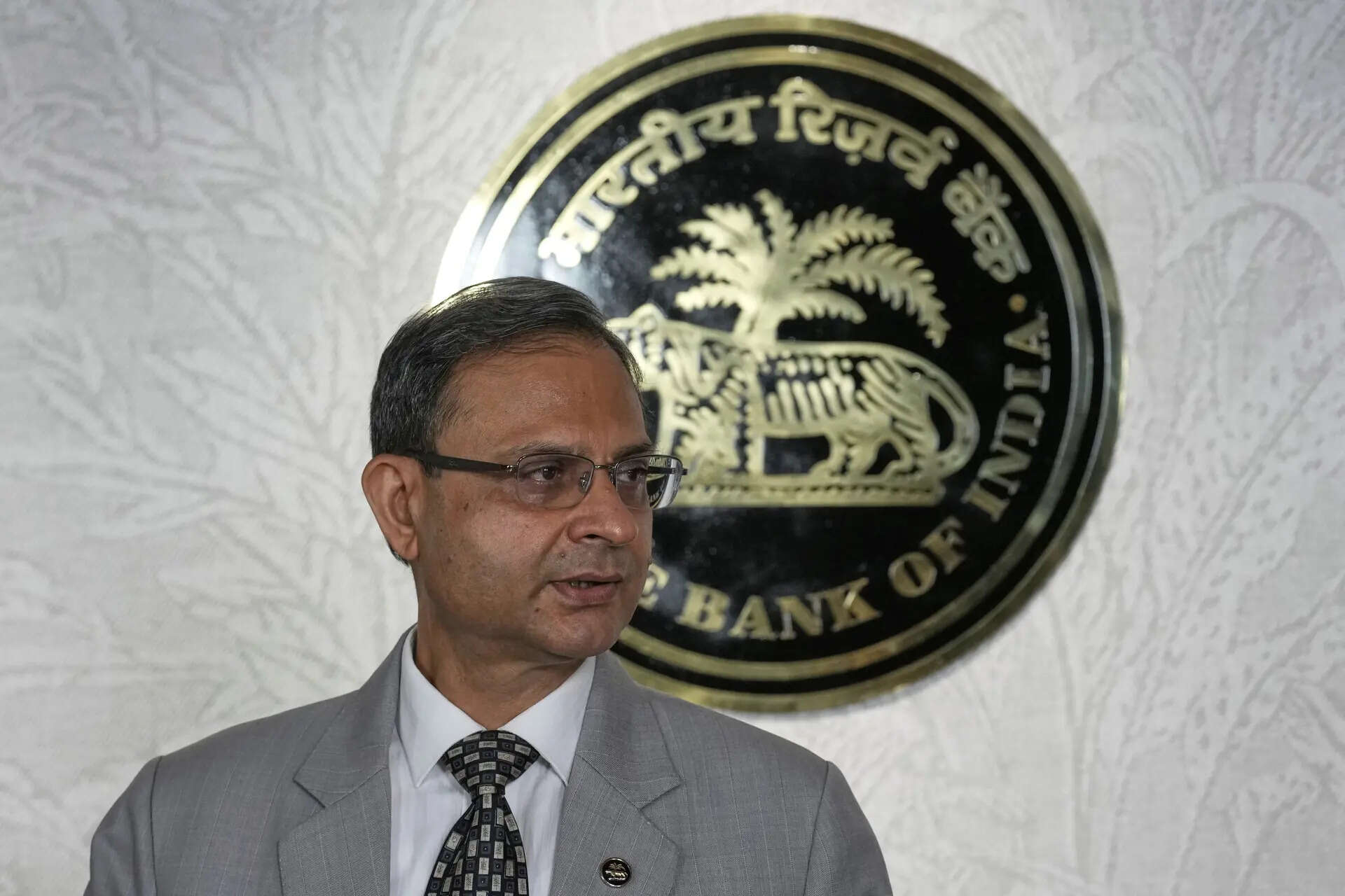 <p>Indian bond yields, swap rates ease after dovish comments from RBI chief</p>