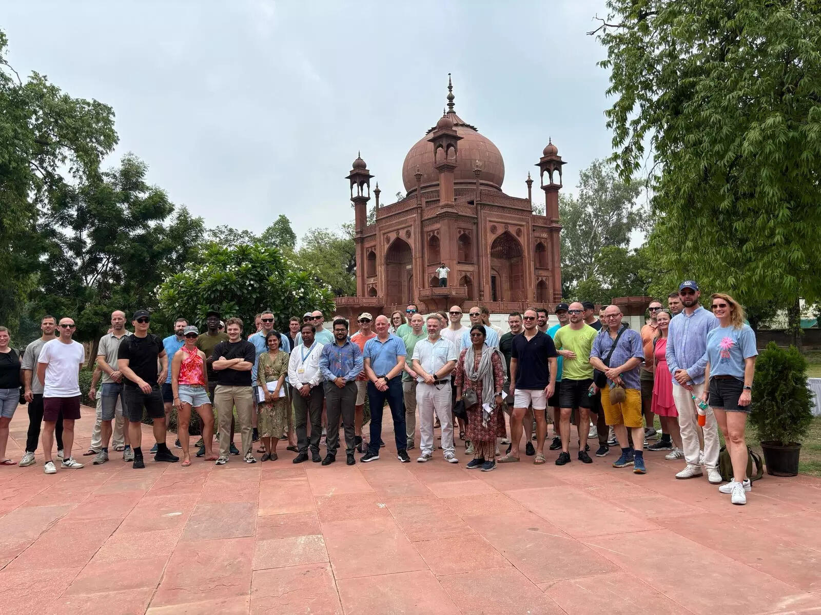 <p>Officers and trainees of Advanced Command & Staff Course Done of Netherlands Defence Academy with officers from India</p>