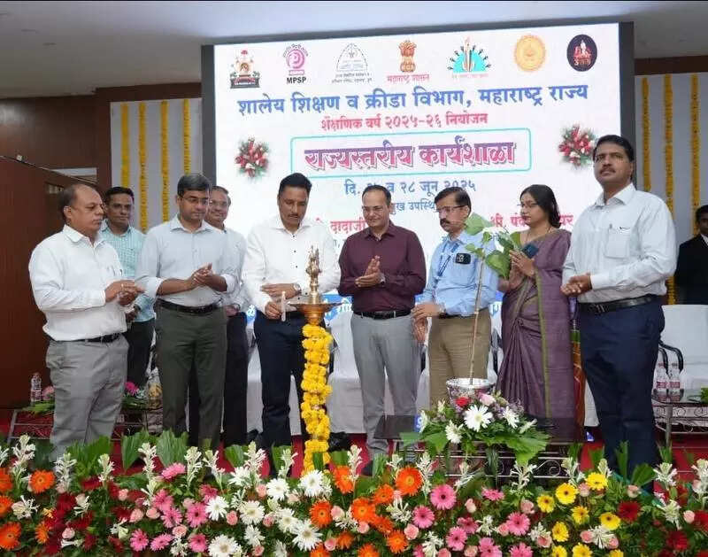 <p>School education minister Dada Bhuse appealed to the education department officials to take collective efforts to fulfil the expectations of students and their parents</p>