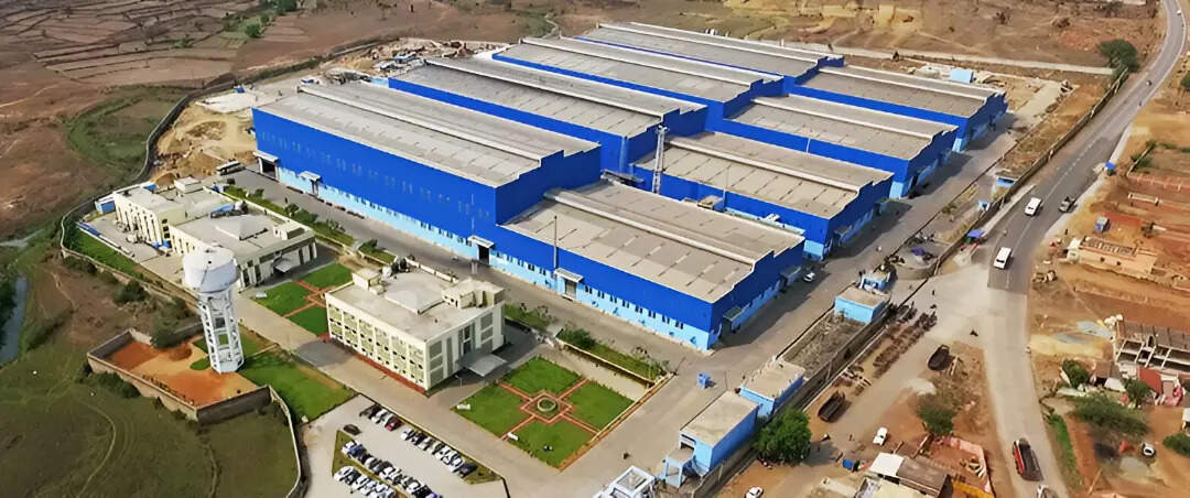 <p>RamKrishna Forgings is setting up a Chennai plant to produce 2.28 lakh forged wheels annually, marking its entry into wheel manufacturing.</p>