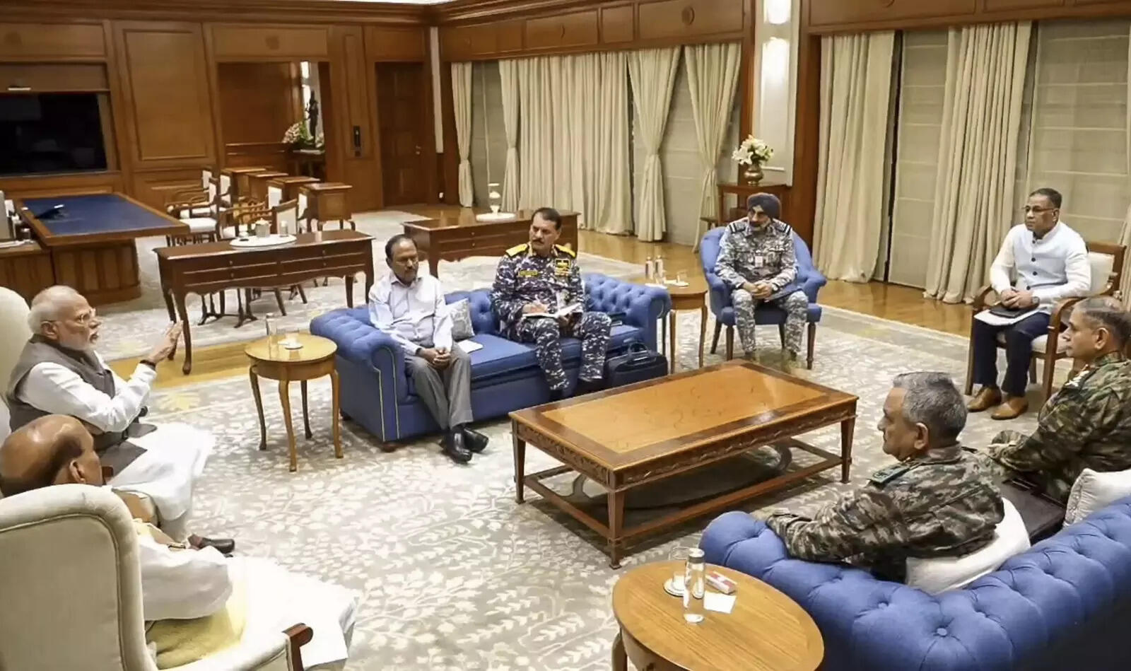 <p>PM Modi holding meeting with Defence Minister, NSA, CDS, service chiefs and other officers</p>