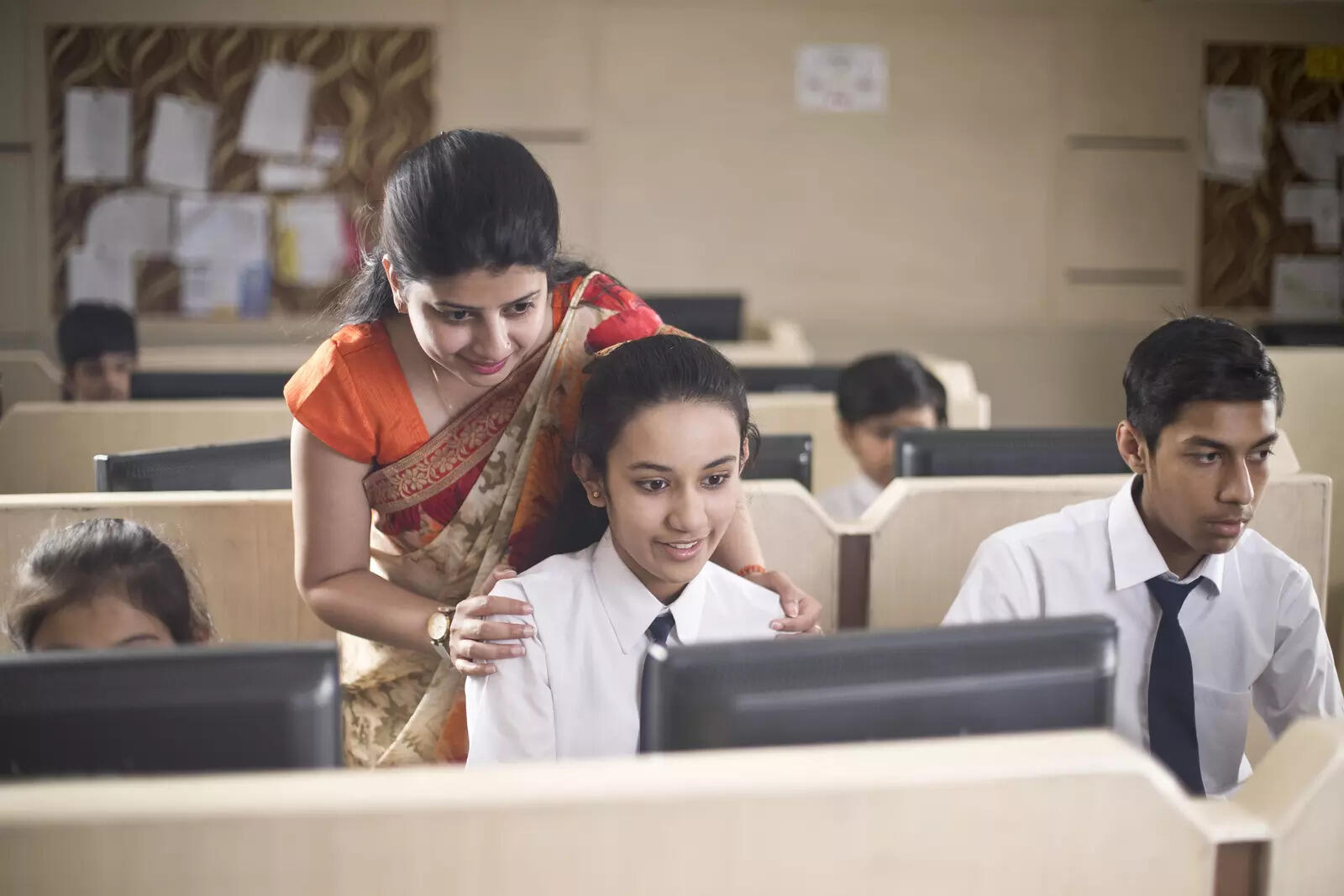 <p>To promote digital learning, the MP government will distribute laptops to 94,234 meritorious students under the Pratibhashali Vidyarthi Protsahan Yojana on July 4.</p>