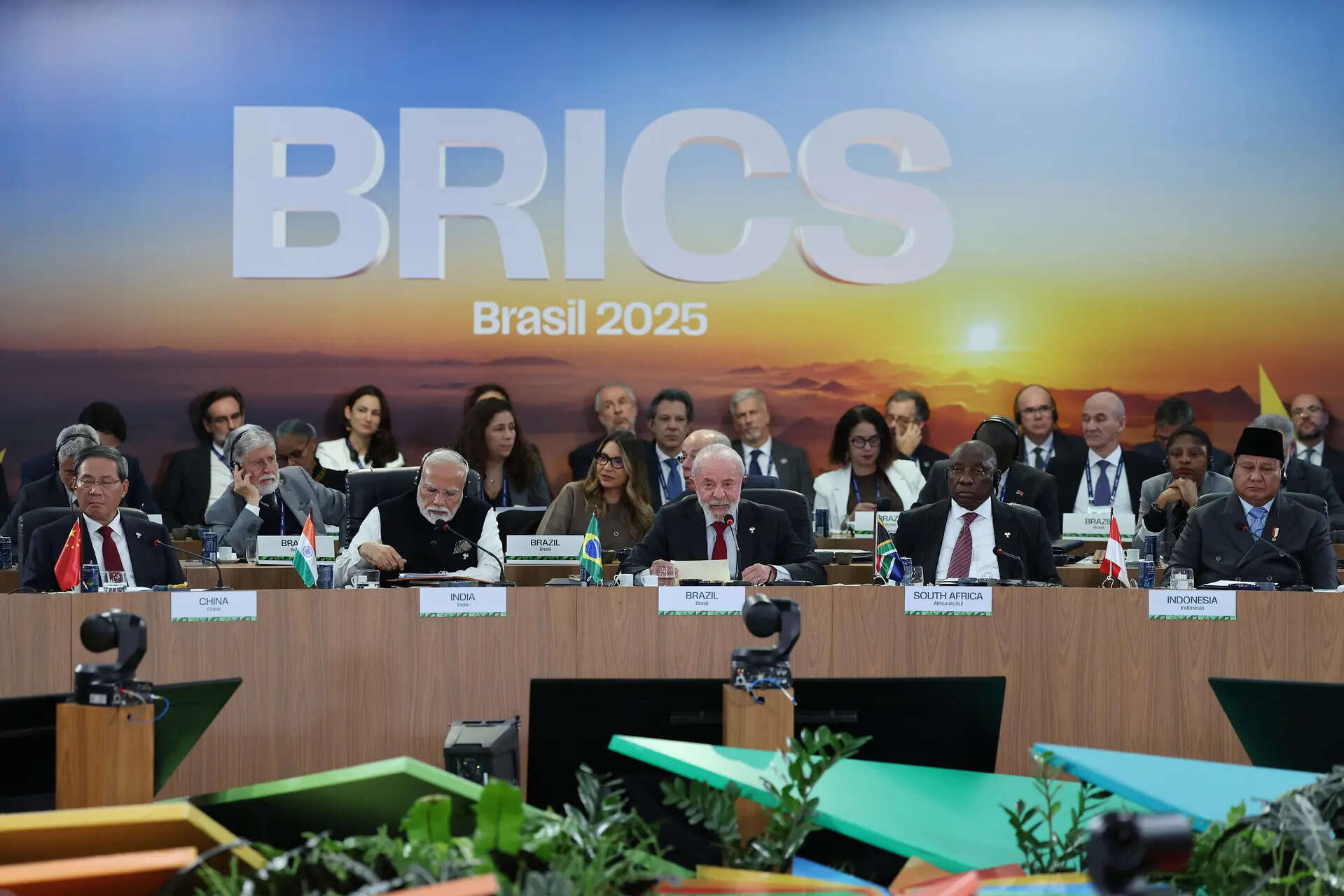 <p>RIO DE JANEIRO, BRAZIL - JULY 6: China's Premier Li Qiang, India's Prime Minister Narendra Modi, Brazil's President Luiz Inacio Lula da Silva, South Africa's President Cyril Ramaphosa and Indonesia's President Prabowo Subianto during Lula speech as part of the Brics Summit 2025 at Museu de Arte Moderna.</p>