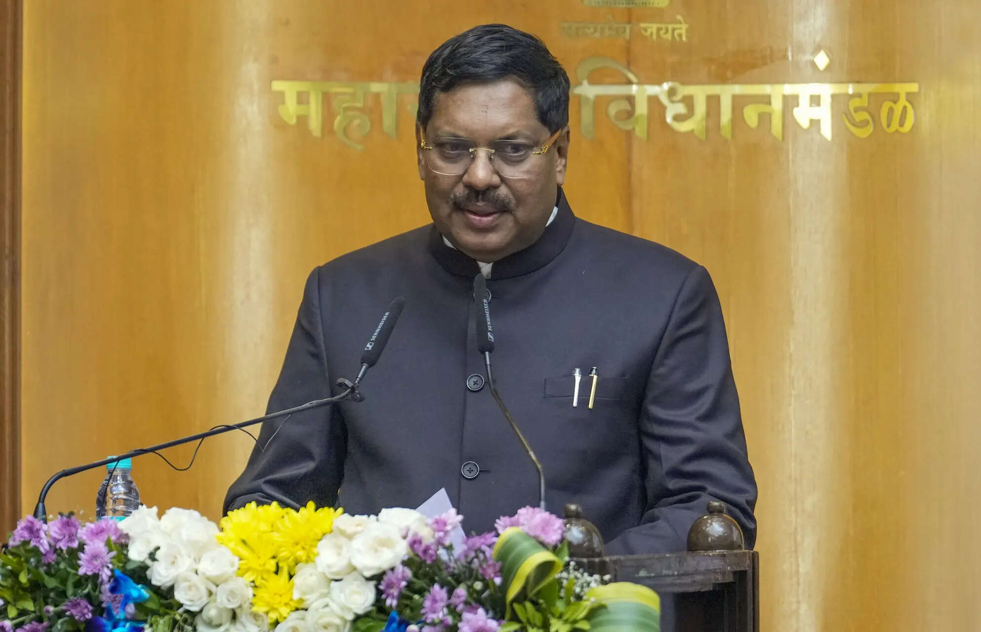 <p>The CJI visited classrooms at his alma mater, Chikitsak Samuh Shirodkar School, and interacted with his old classmates</p>