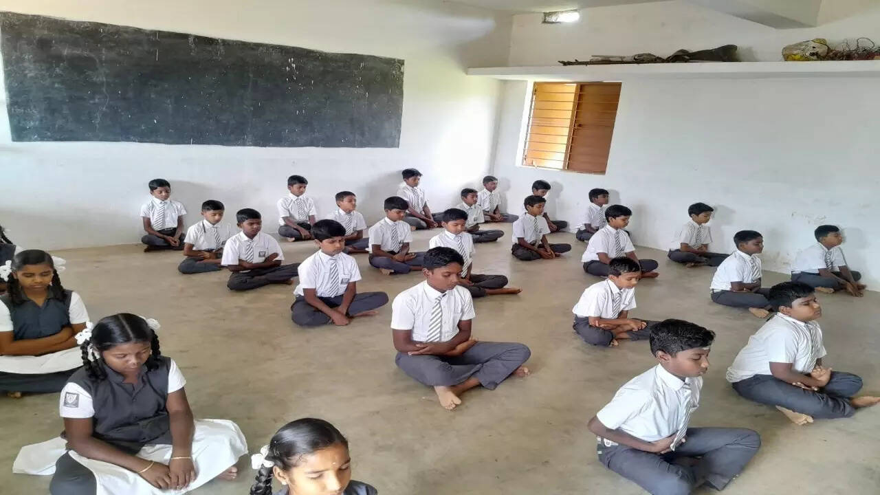 <p>The Congress has attacked the minister over the decision, saying that the government can remove textbooks from the syllabus but cannot change people's minds. The party leaders dubbed the decision 'ridiculous'</p>