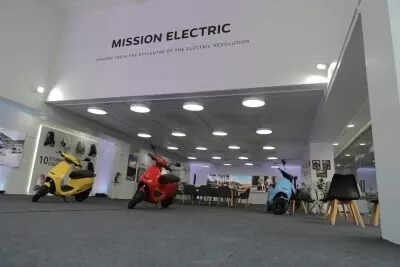 New Delhi, July 14 (IANS) Bhavish Aggarwal-led electric two-wheeler maker Ola Electric on Monday reported a consolidated net loss of Rs 428 crore in Q1 FY26, as revenue from operations also nosedived to Rs 828 crore — a 49.6 per cent year-on-year decline from Rs 1,644 crore revenue in the same quarter last fiscal.