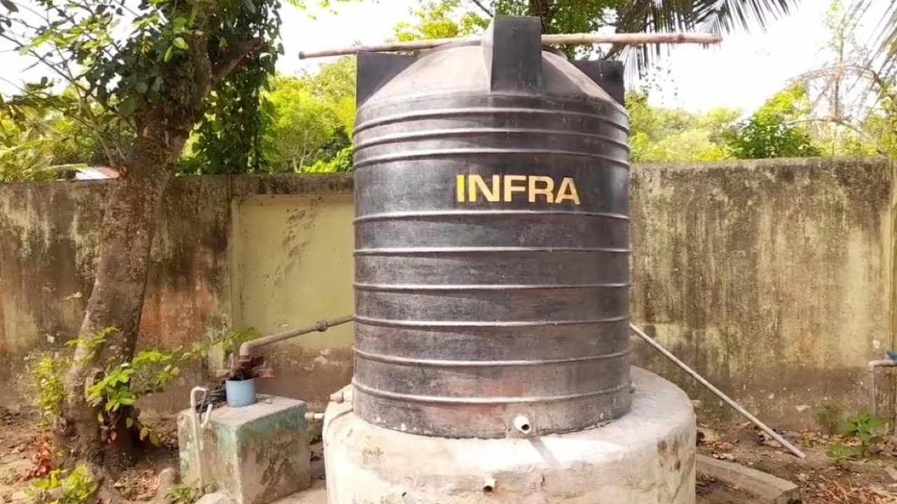 <p>The plastic water tank's lid was found broken, and thick substances resembling faeces were discovered inside<br></p>