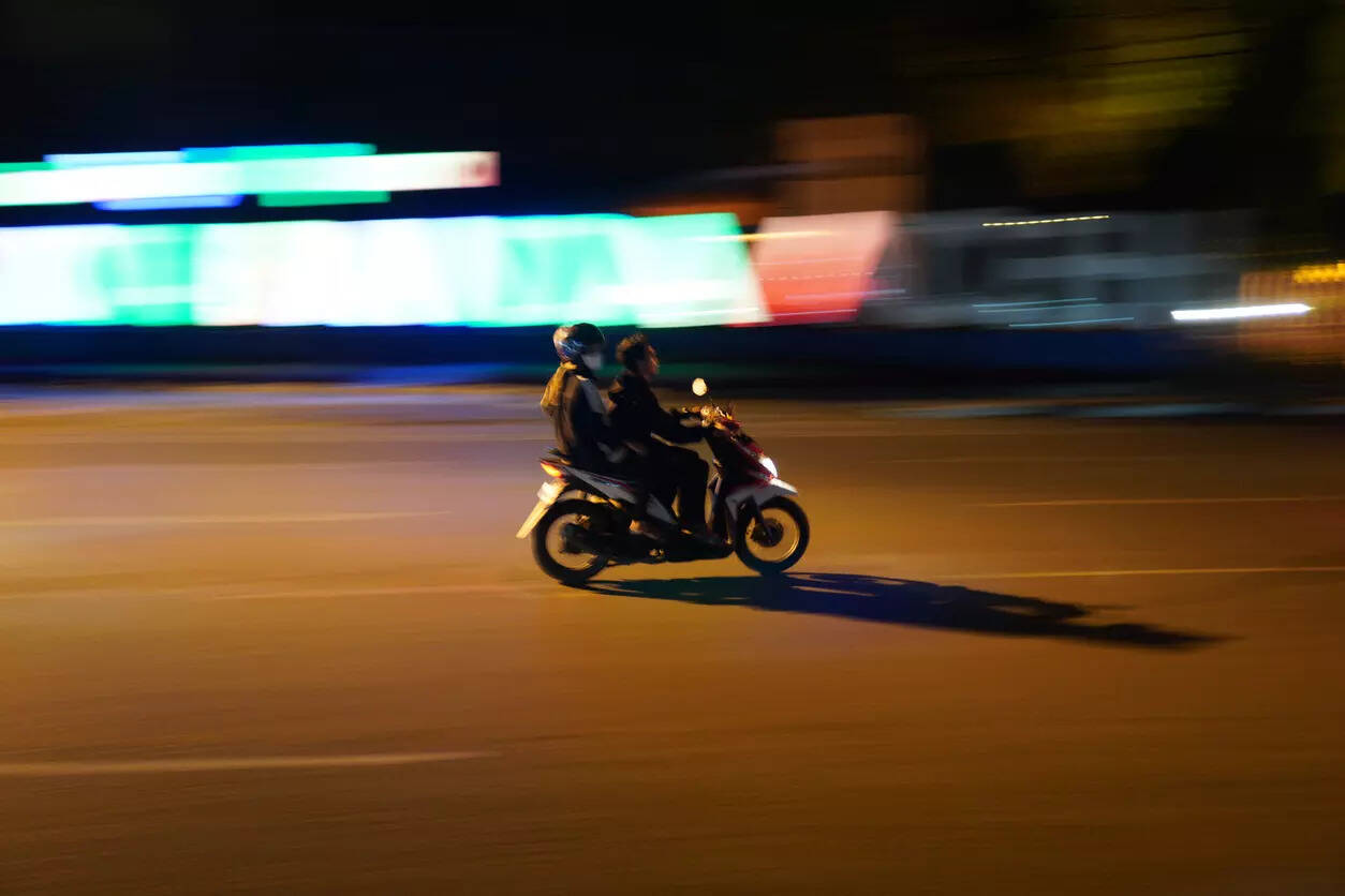 <p>In Bengaluru, two-wheeler riders without number plates exploit automated enforcement loopholes, flouting traffic rules with near-total impunity.<br></p>