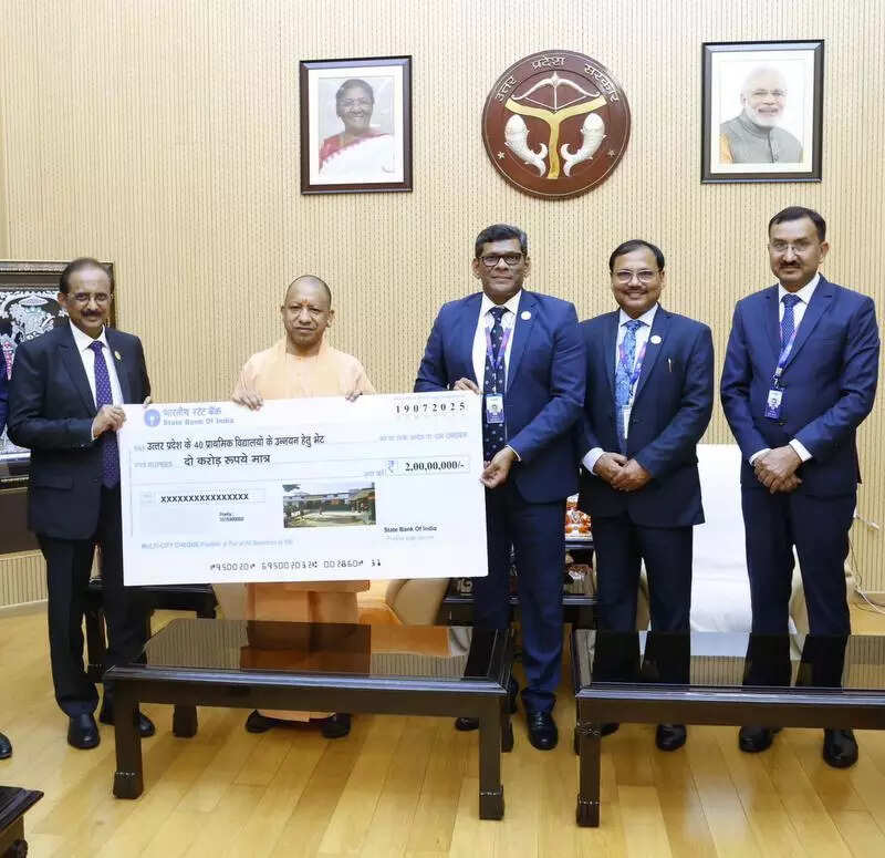 <p>State Bank of India is constantly setting new dimensions by fulfilling its social responsibility in the field of education</p>
