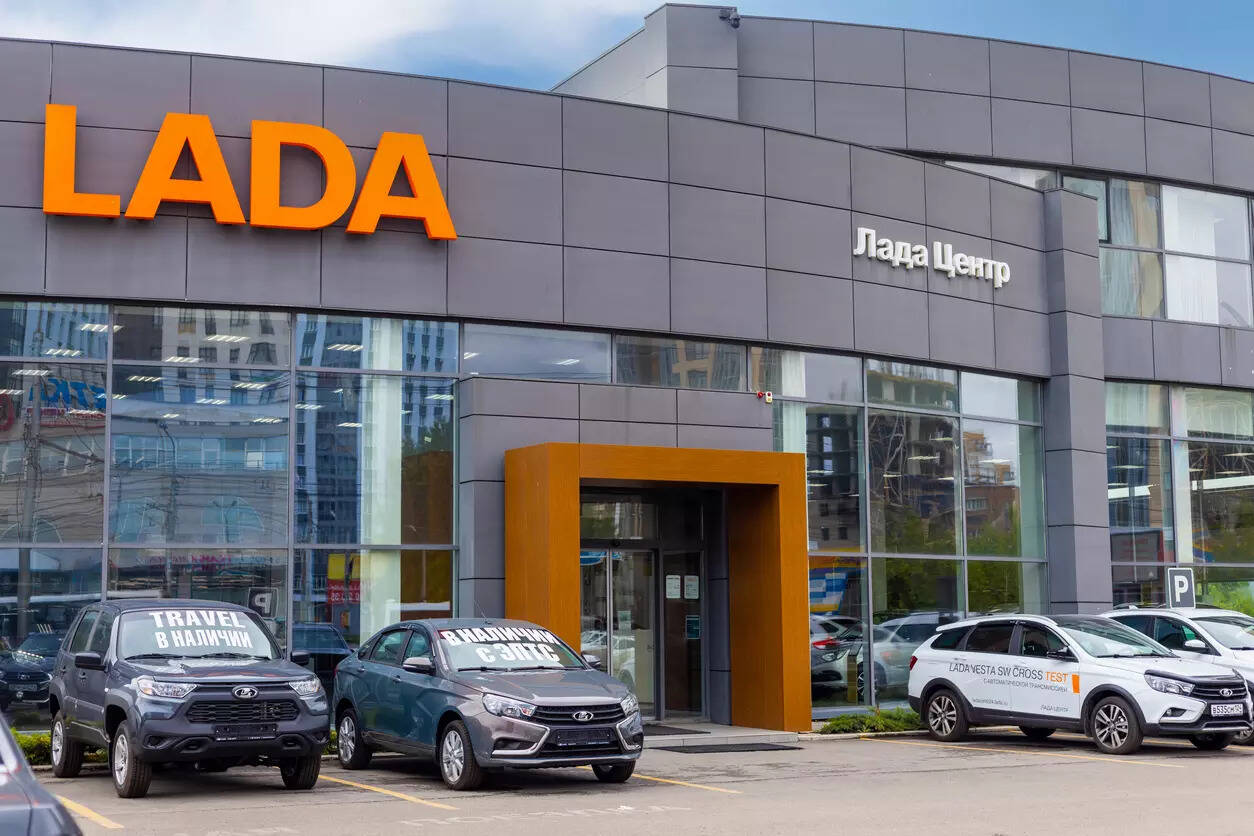 Russia’s top carmaker Avtovaz may cut its workweek to four days as high interest rates and rising Chinese competition hit sales and dampen car loan demand.