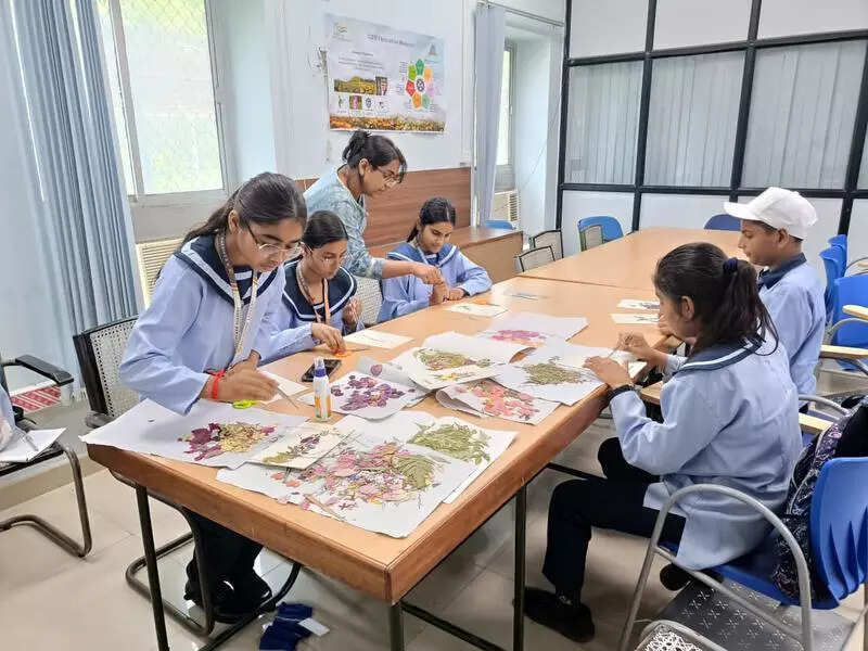 <p>At CDRI, students attended a motivational lecture on 