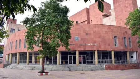 <p>Attendees included IPS officers, senior Delhi Police officials, Deans, faculty members, staff, and students</p>