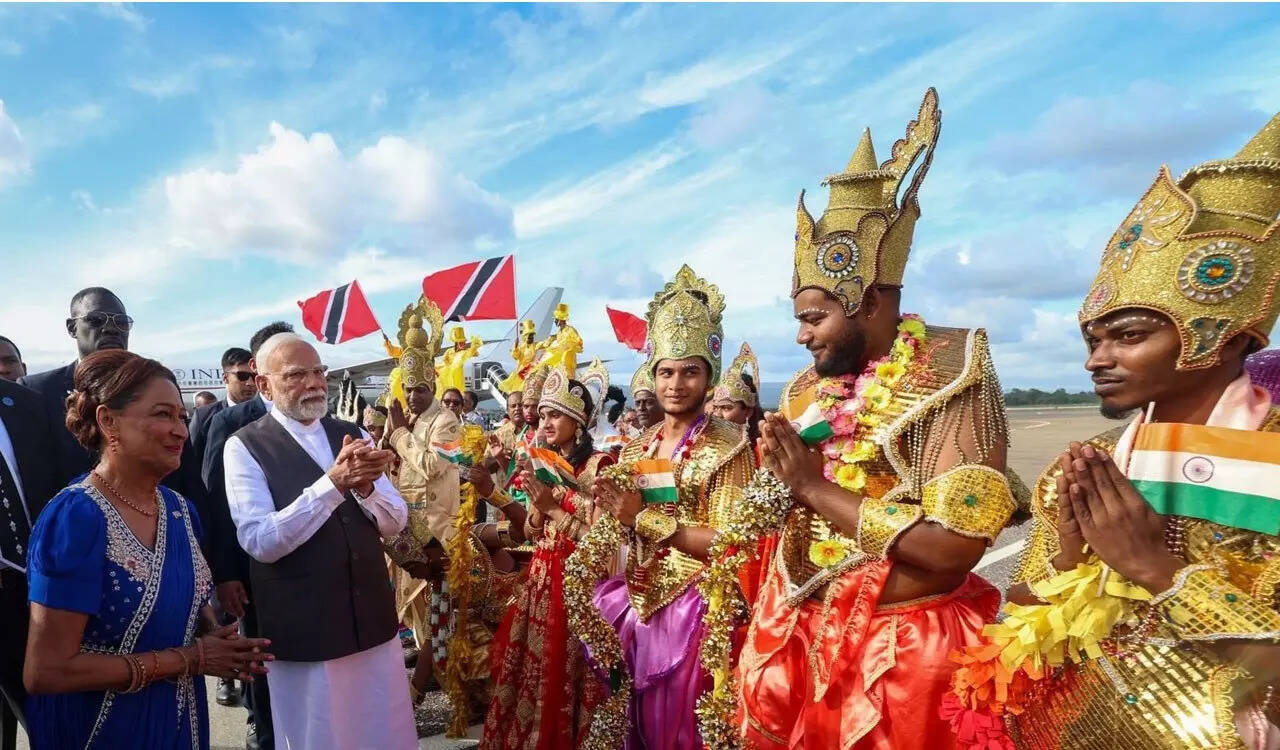 <p> Prime Minister Narendra Modi’s arrival at the Piarco International Airport became a veritable festival of the Indo-Caribbean culture as diaspora put on a show of their Indian heritage in dance, music, and costumes.</p>