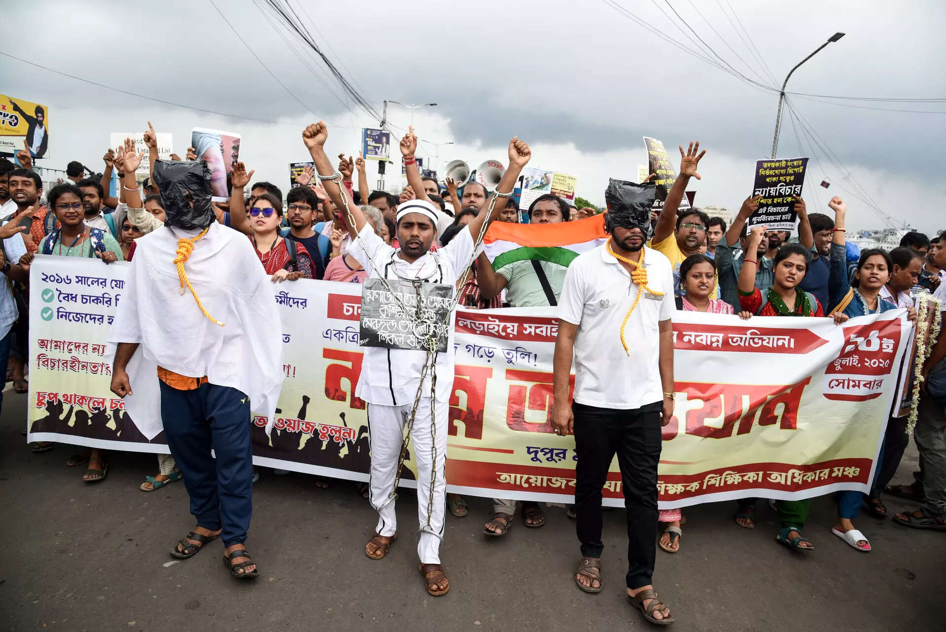 <p>The protesters will start a sit-in wherever they are stopped by police and will continue the demonstration until they are allowed to talk to Chief Minister Mamata Banerjee to discuss their demands, he said. </p>