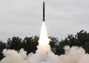 <p>Pralay is an indigenously-developed solid propellant quasi-ballistic missile employing state-of-the-art guidance and navigation to ensure high precision.</p>