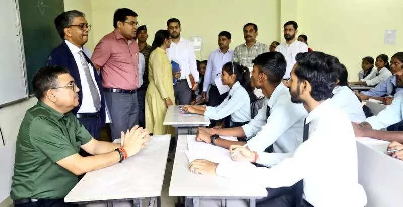 <p>Unhappy with the conditions, Jha asked the college management to conduct a fortnight long cleanliness drive and draft a maintenance plan.<br></p>