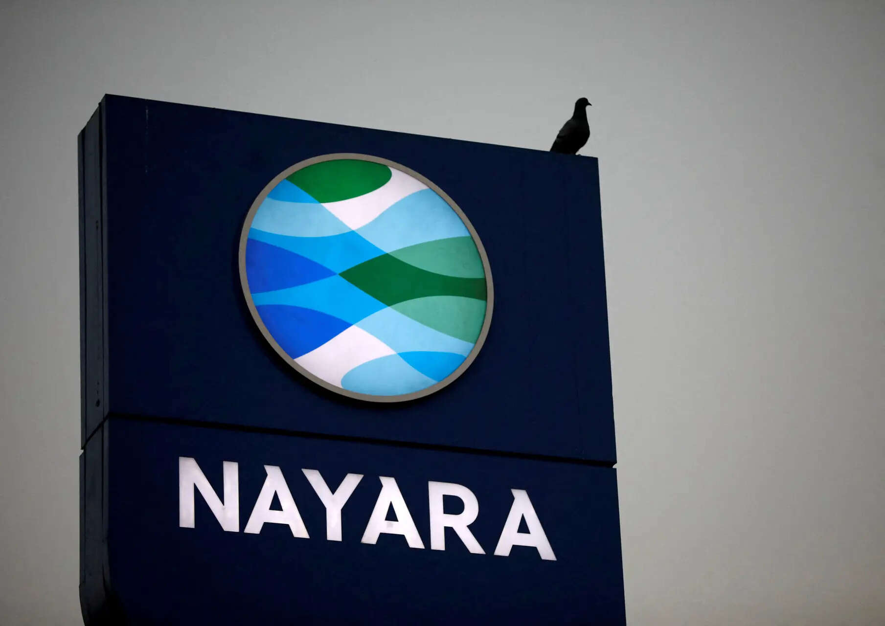 <p>Sanction-hit Nayara Energy offers petrol and diesel export volumes to Indian state-run refiners and marketers, sources say.<span class
