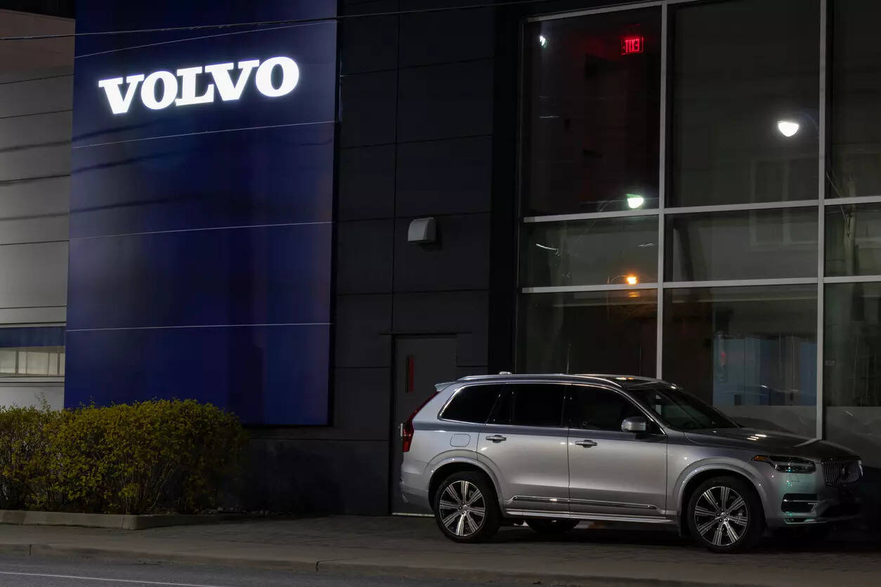 <p>On the company's sales growth prospects, he said Volvo Car India is looking at a flattish growth this year as it is in a transition from old platforms to newer ones. </p>