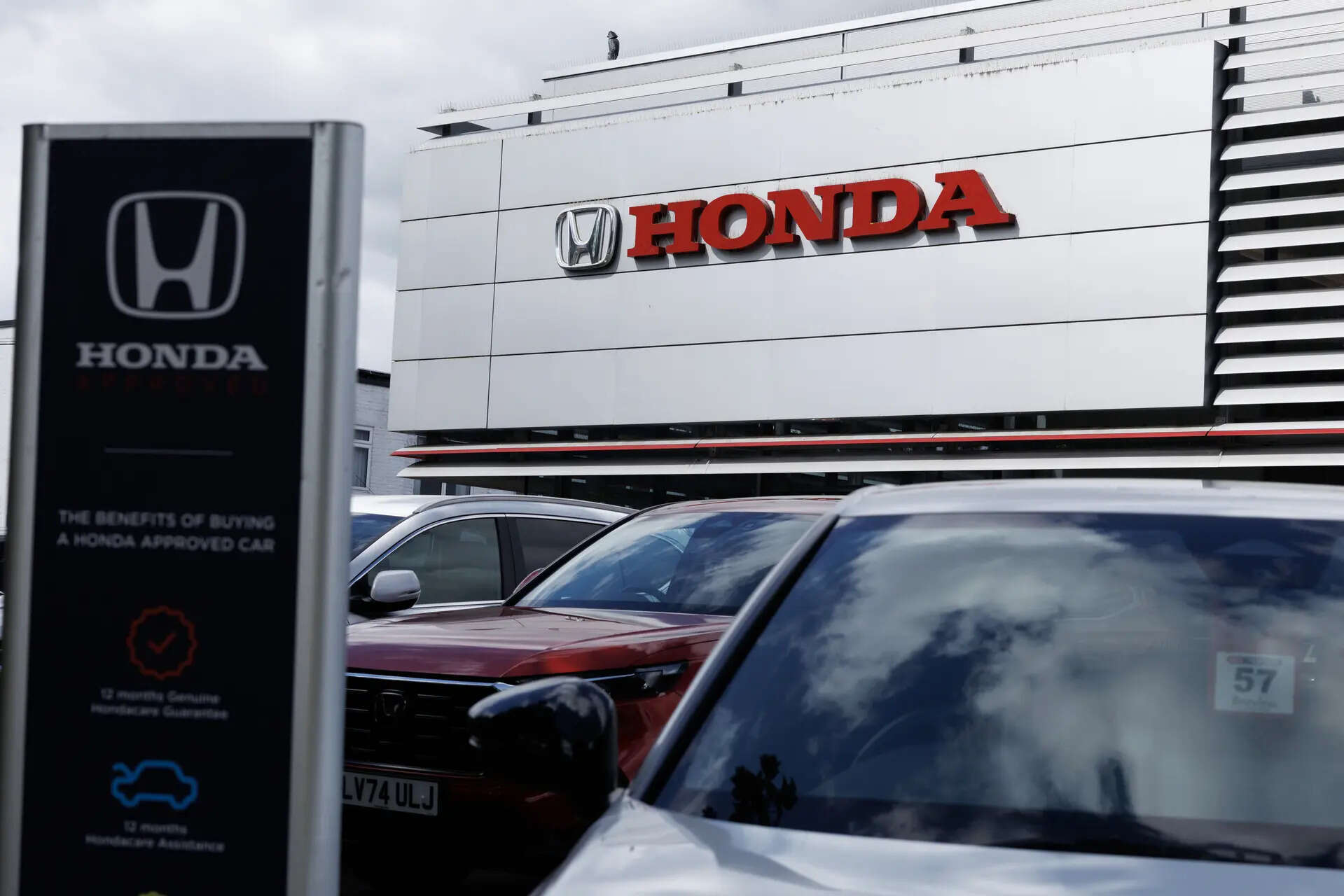 <p>Toyota, Honda brace for weaker Q1 earnings as U.S. tariffs and strong yen offset robust hybrid demand.</p>