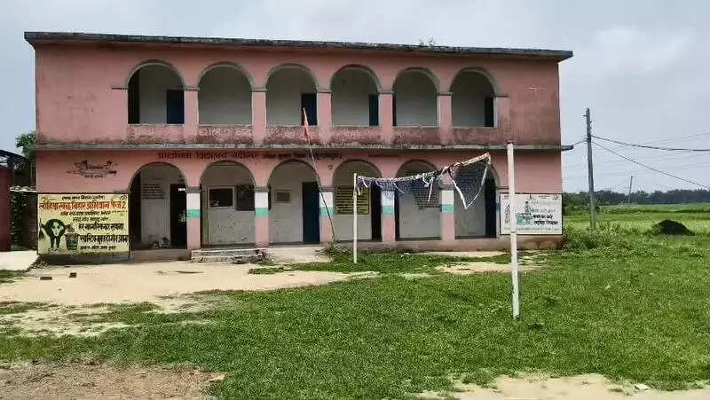 <p>According to the latest data of the education department, the number of teachers in 14,213 schools across the state is above the sanctioned post, while 29 schools are functioning without a single teacher. One such school is in Rohtas.</p>