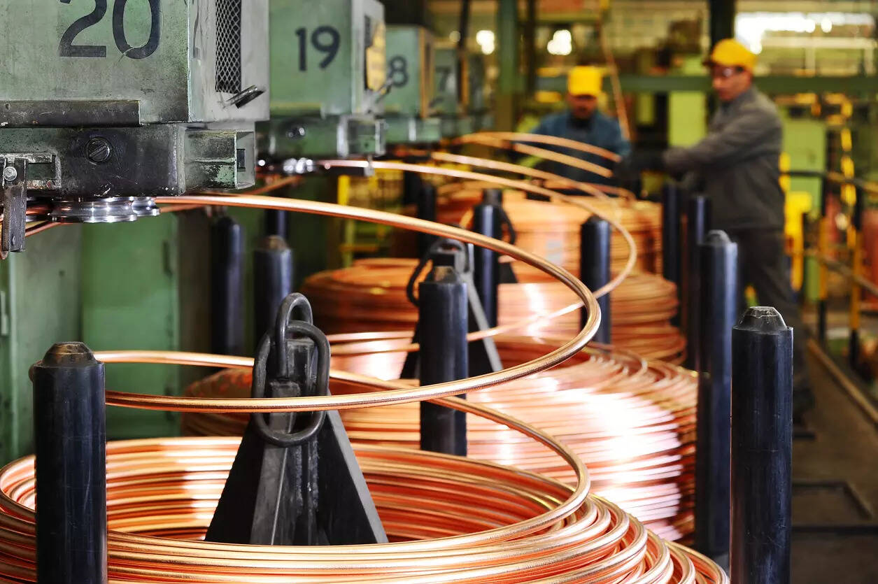 <p>Mis elektrik mühərriklərinin sarğılarında geniş istifadə olunur, çünki mühərriki hərəkətə gətirən maqnit sahəsi yaradır. İstifadə olunan materialın keyfiyyəti nə qədər yüksək olsa, mühərrik bir o qədər səmərəli işləyir.</p>