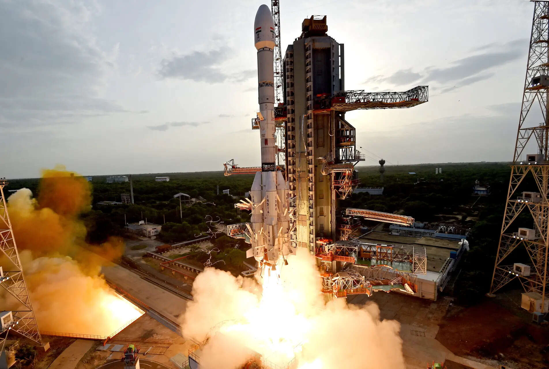 <p>The team will visit the space centre on Monday, he said</p>