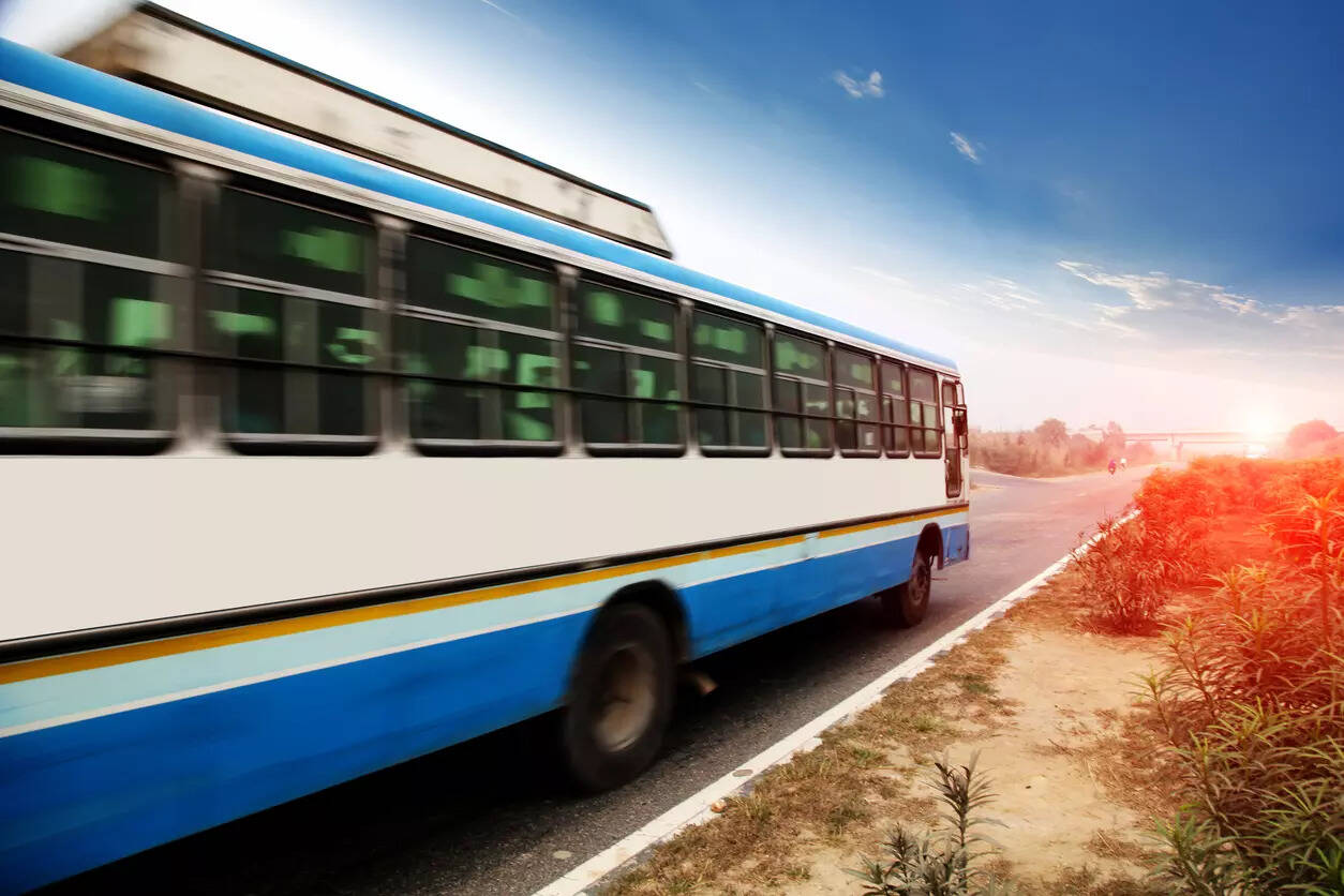 Traffic police ban private bus stops along Inner Ring Road from 8 am to 10 pm till Sept 12 to ease congestion.