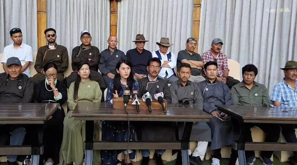 <p>Members of the All Ladakh Hotel & Guest House Association at a recently press conference organised by them. </p>
