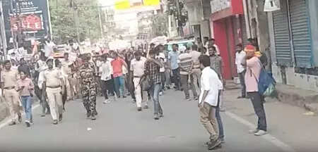 <p>The rally marched towards the Dak Bungalow intersection, where police had already set up barricades.<br></p>