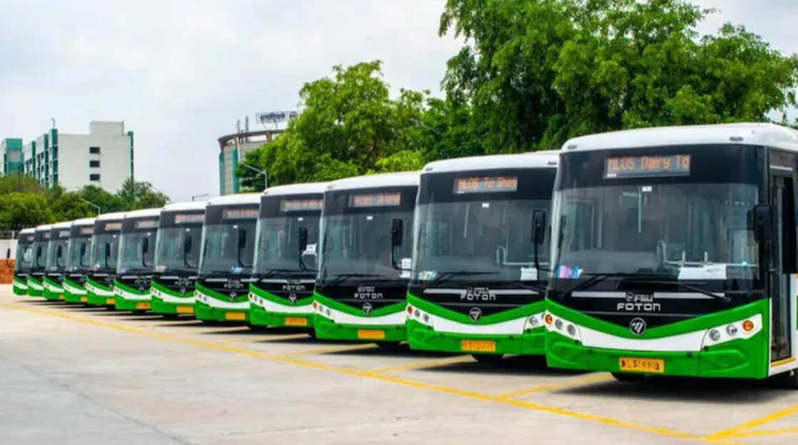 <p>2,743 are CNG buses — 993 under DTC and 1,750 under Cluster operators.</p>