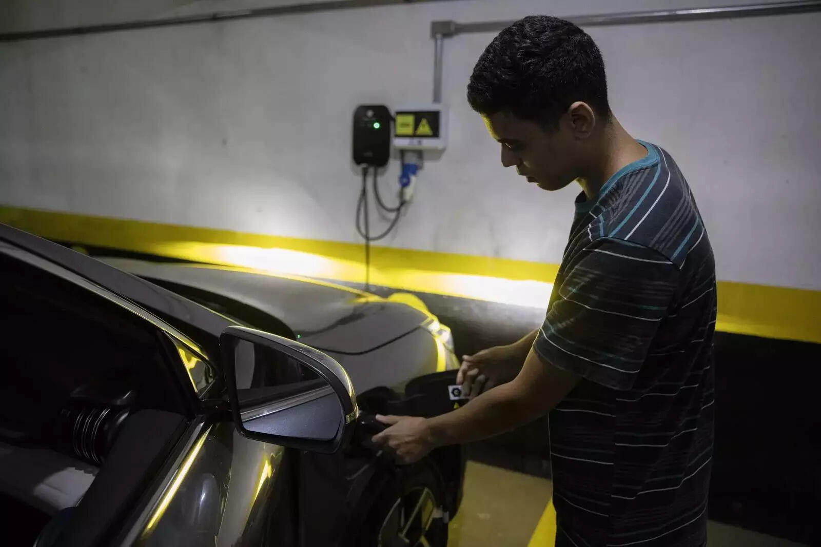 <p>Annual global spending on EV charging infrastructure is forecast to grow at 8% CAGR in this period, reaching $300 billion.</p>