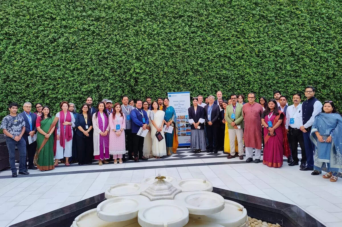 <p>UNESCO delegates</p>