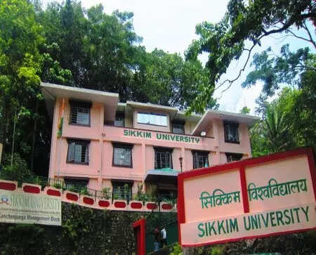 <p>SU Vice Chancellor Santanu Kumar Swain took note of the disciplinary committee report and ordered the revocation of Yadav's admission, they said.<br></p>