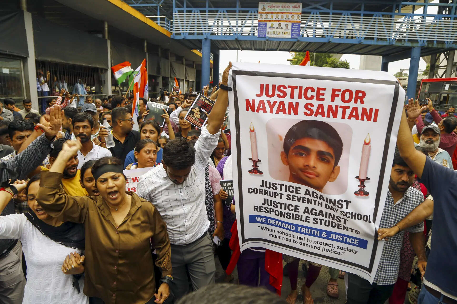 <p>The stabbing incident occurred over some issue between the two students on August 19 near the main gate of the Seventh Day Adventist School located in the Khokhra area. The victim, who was injured in the incident, died during treatment later that night.<br></p>