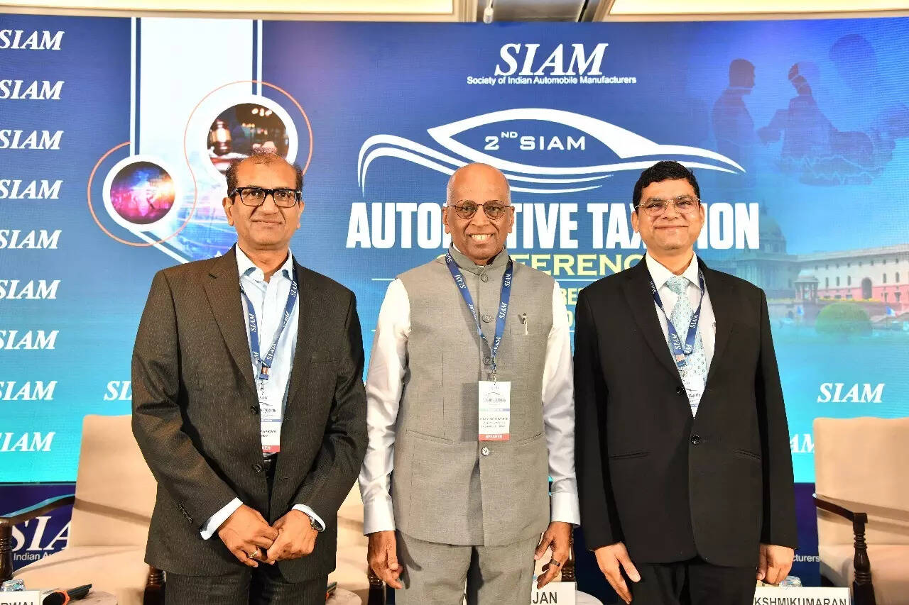 <p>The industry leaders also called for the need to streamline indirect and direct tax policies to improve sectoral competitiveness.</p>