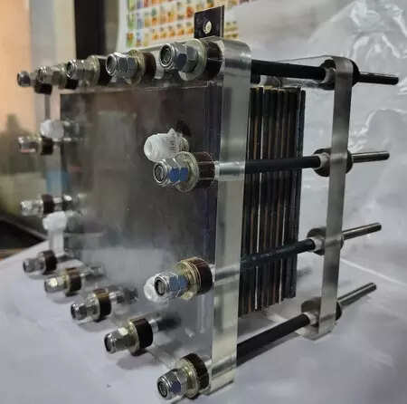 <p>IIT Madras researchers develop low-cost seawater electrolyser to produce hydrogen without rare metals.</p>