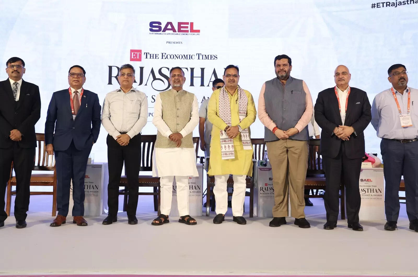 <p>Chief Minister of Rajasthan with other leaders and dignitaries in the Inaugural Panel of Rajasthan Business Summit</p>